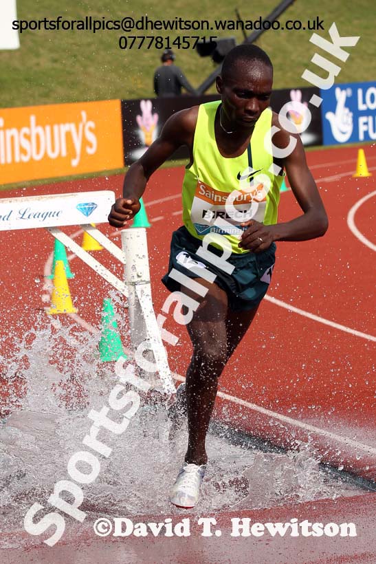 Jairus Kipchoage Birech on his way to winning the 3000 metres steeplechase at the Sainsbury's Birmingham Grand Prix. Photos: David T. Hewitson/Sports for All Pics